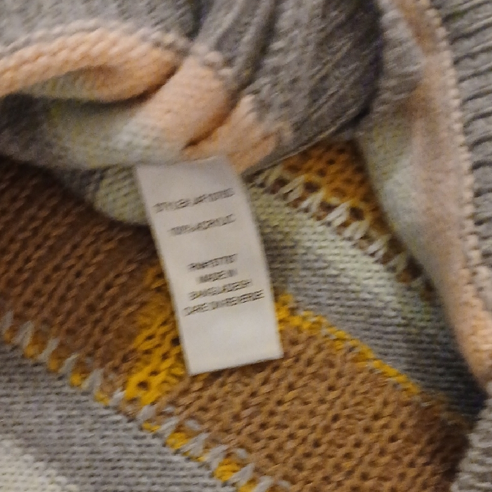 Geometric Patterned Sweater - Picture 5 of 7